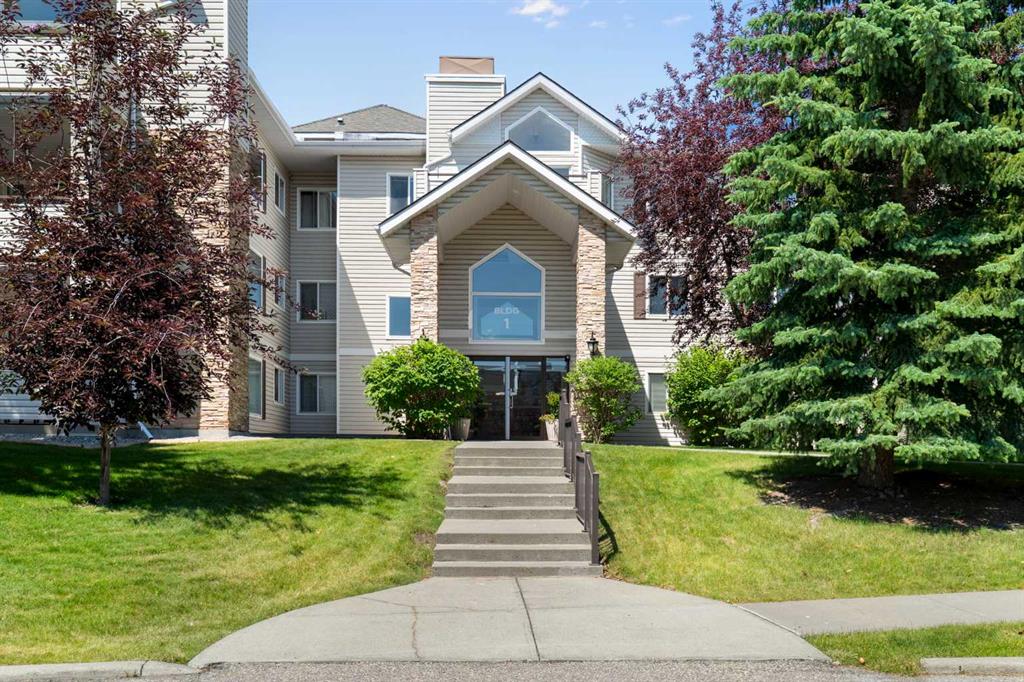 Lodge-style entrance with stone and arched windows